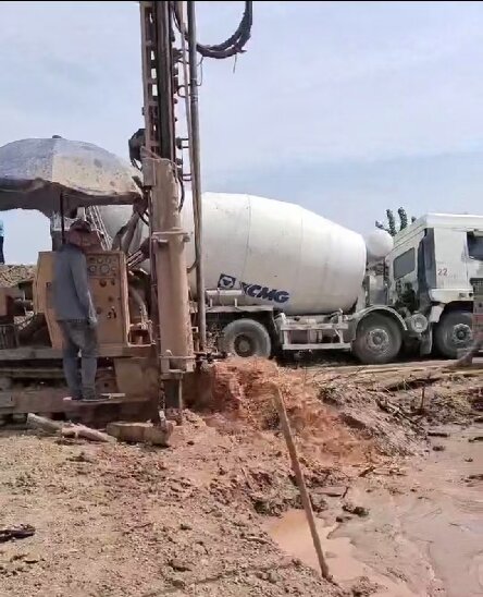 长丰岩石井施工